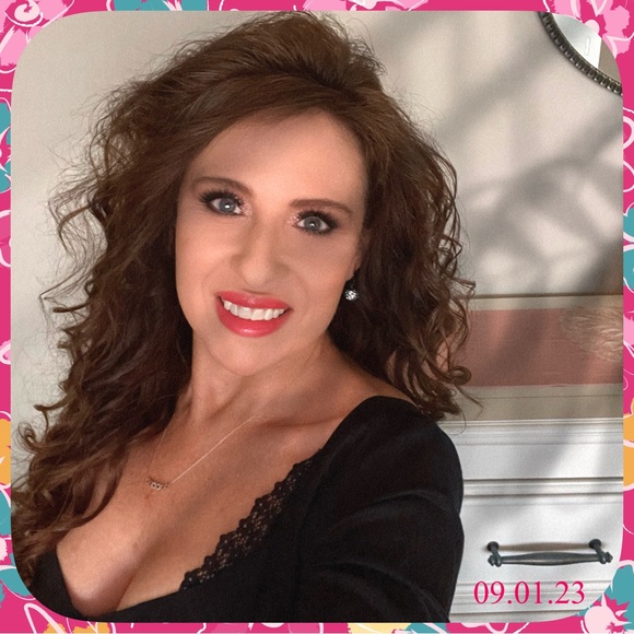 🌹 Welcome to My lil part of the PoshMark 🌎 - Picture 2 of 5